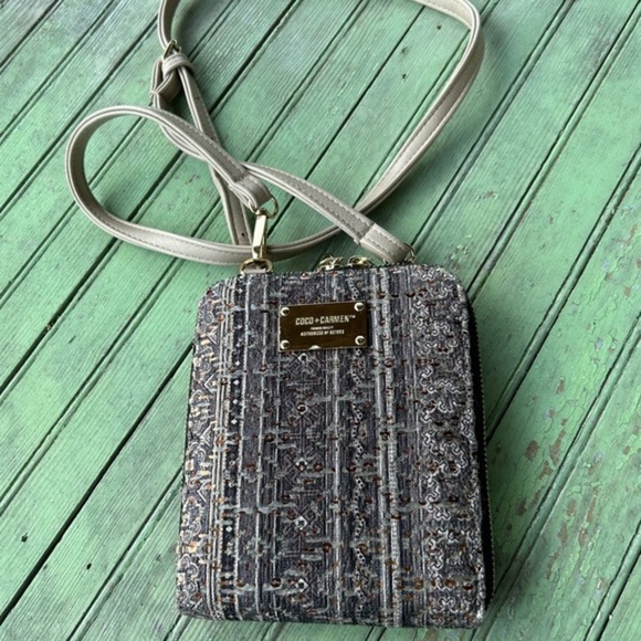 Coco Carmen Gray Crossbody Wallet Gold - Picture 4 of 12